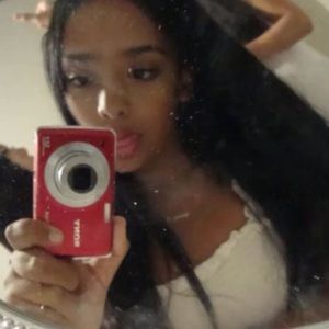 Meet your Posher, Laneya